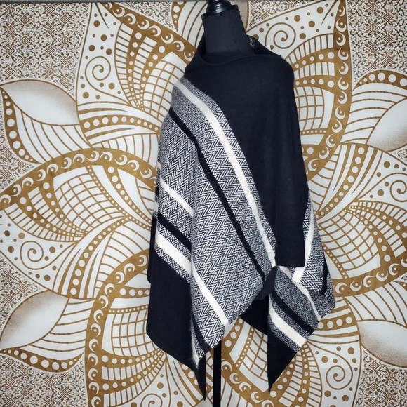 💯% Cashmere Chevron Striped Poncho - Picture 5 of 8